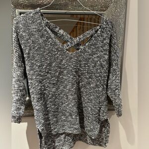 Express - sweater cross details